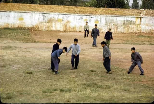 1972年嘅廣州校園生活，當時啲學生哥能文能武！