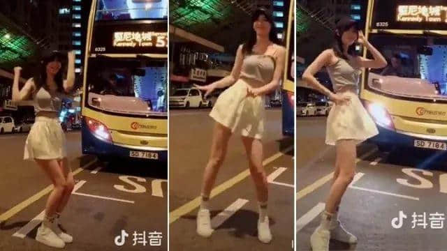 香港一短裙長腿少女，衝出馬路拍抖音呃like！阻住巴士遭網(wǎng)友圍插…