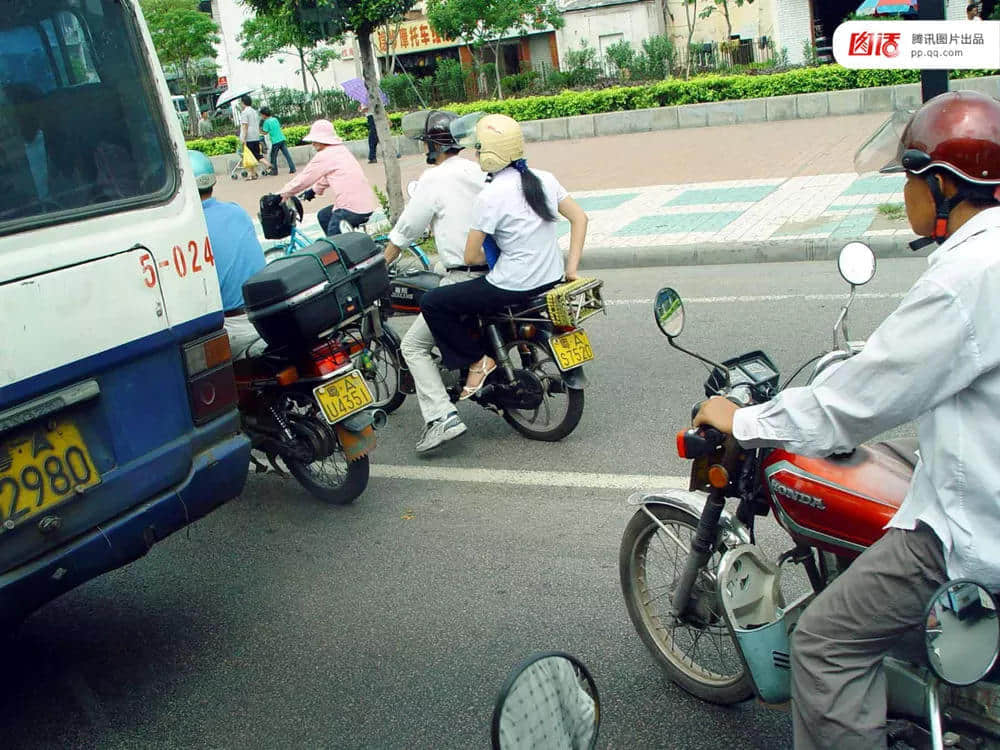 一輛摩托車，折疊了三個時代的廣州