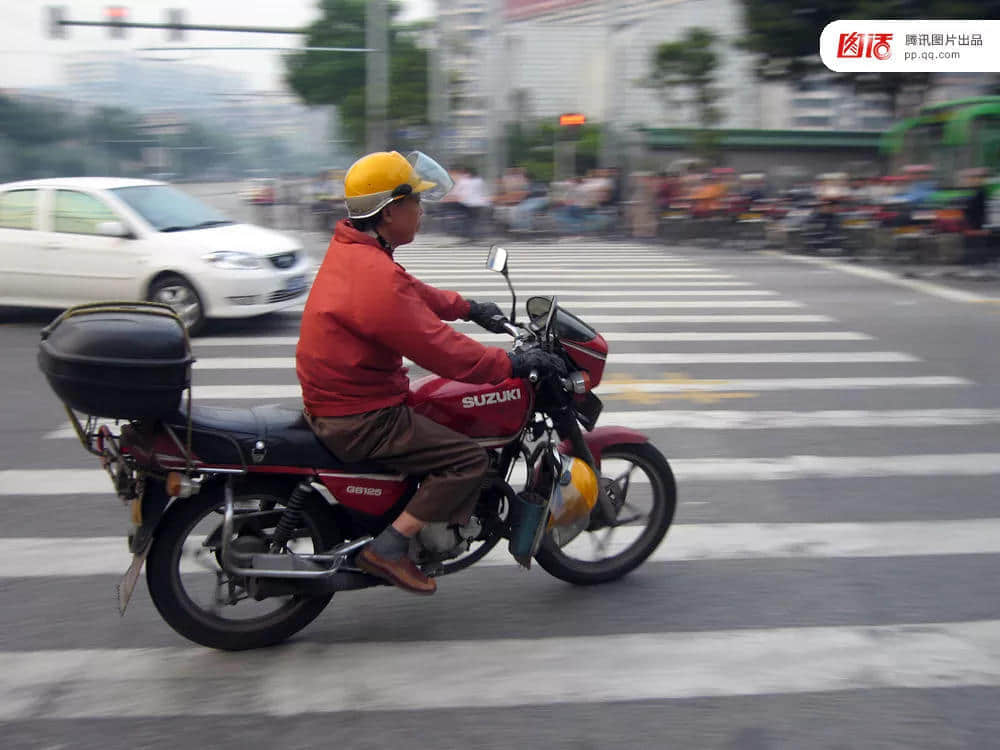 一輛摩托車，折疊了三個時代的廣州