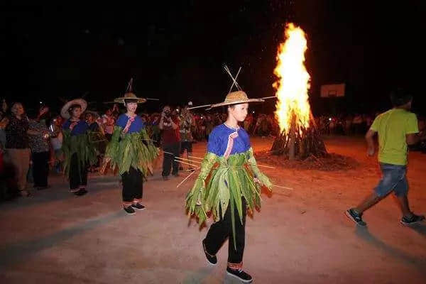 廣東人，你們的中秋，現(xiàn)在只剩下月餅和放假了嗎？