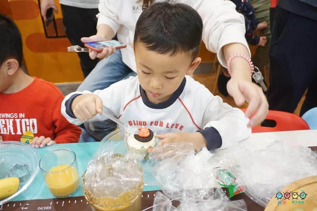 吐泡泡天河店周年慶典“圣誕歡樂頌 親子水上趴”引爆廣州親子游泳圈