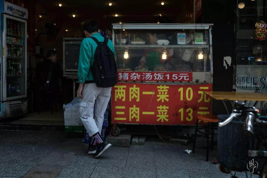 月薪五六百，蝸居棠下村