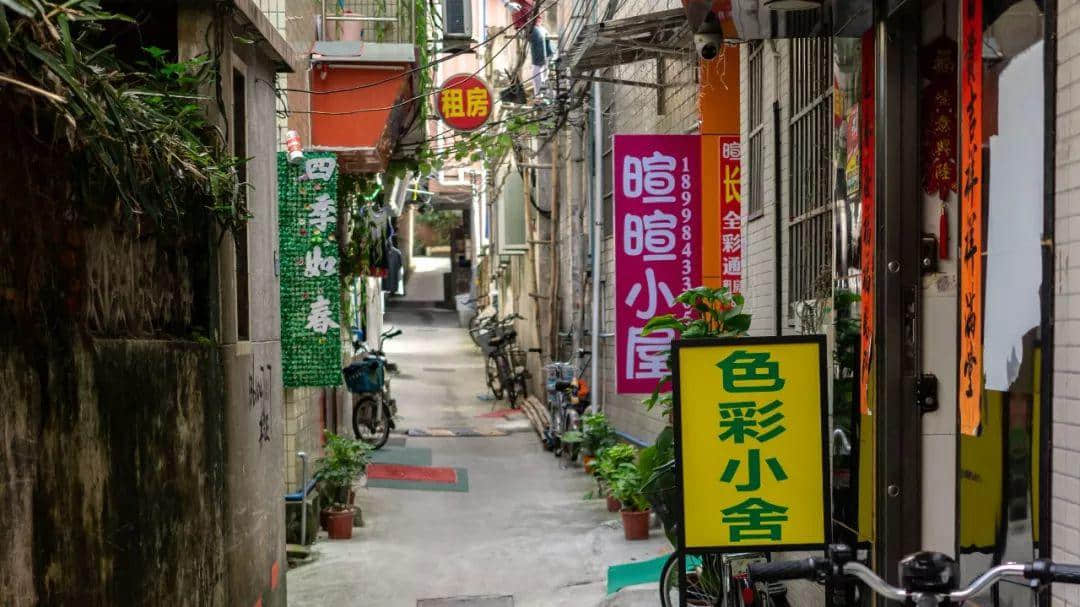 你在天河的市中心紙醉金迷，我在北亭的宵夜攤爛醉如泥