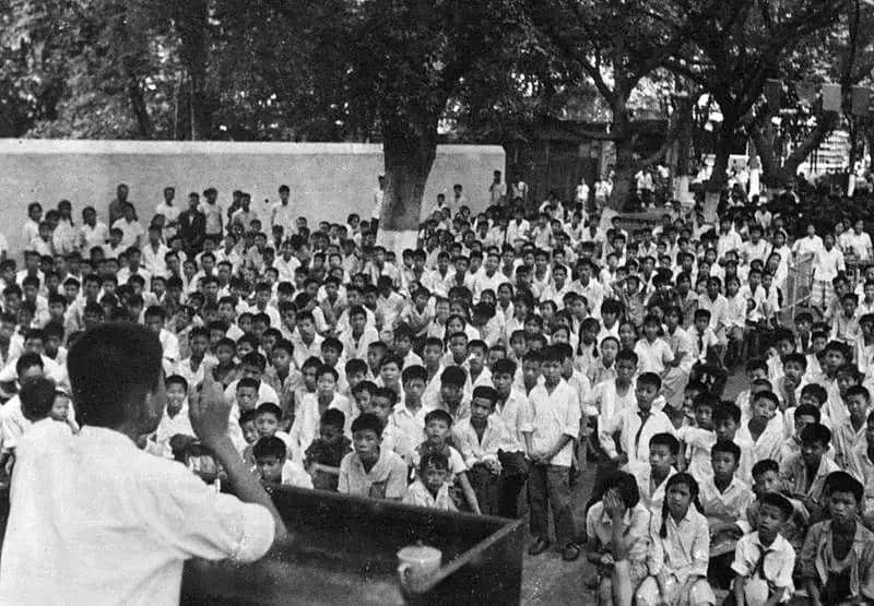 20世紀80年代廣州文化公園說書時盛況，顏志圖先生供圖