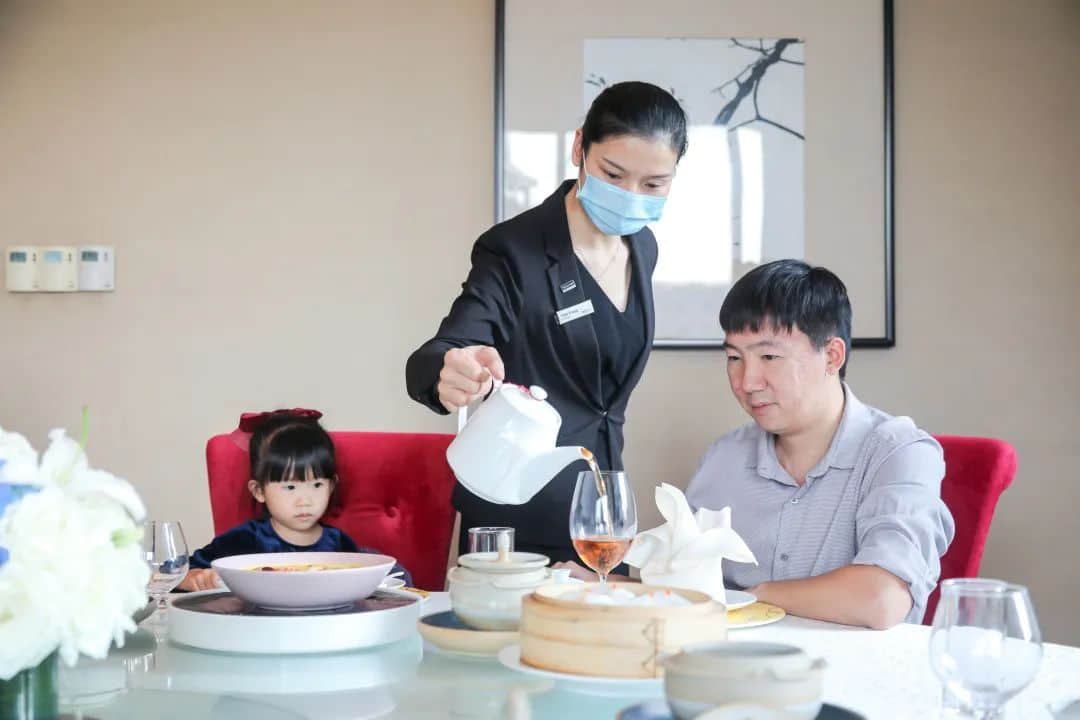 廣東人的餐桌禮儀：不僅要尊重人，也要尊重食物