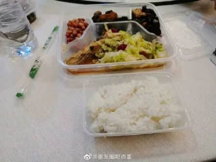 “為年會(huì)奮不顧身的我，穿上了老婆的蓬蓬裙......”