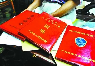 廣州區(qū)伯肺癌病重：一位飽受爭(zhēng)議的公民逐漸被遺忘