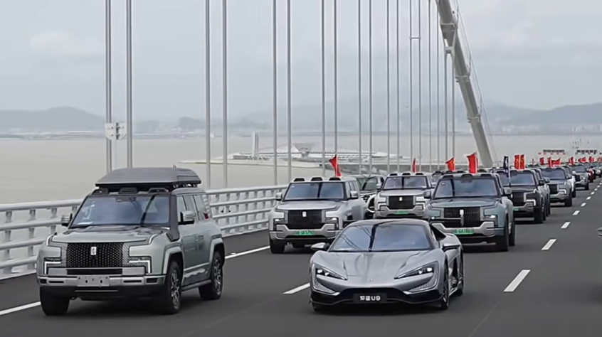 深中通道首日塞車：車主停車拍照打卡，香港旅客人在囧途