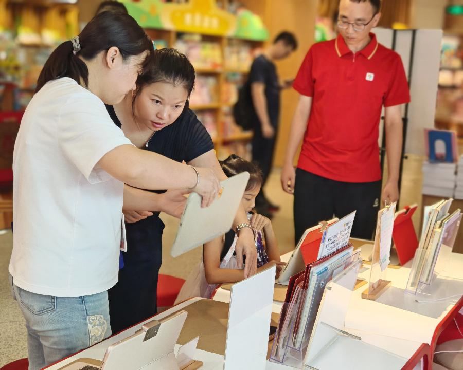 開啟教育新生態(tài)，學(xué)而思學(xué)習(xí)機(jī)廣州旗艦店煥新升級！